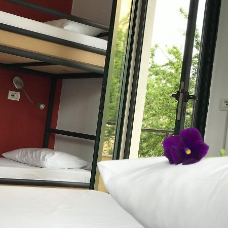 Destil Hostel Tiranë Ngoại thất bức ảnh