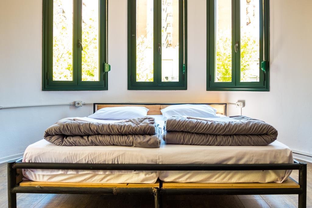 Destil Hostel Tiranë Ngoại thất bức ảnh