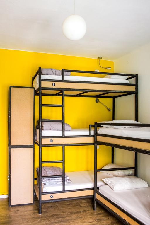 Destil Hostel Tiranë Ngoại thất bức ảnh