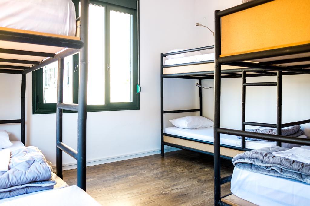 Destil Hostel Tiranë Ngoại thất bức ảnh