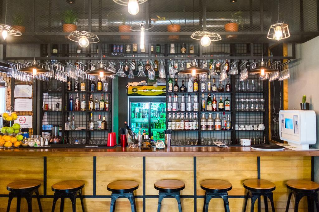 Destil Hostel Tiranë Ngoại thất bức ảnh