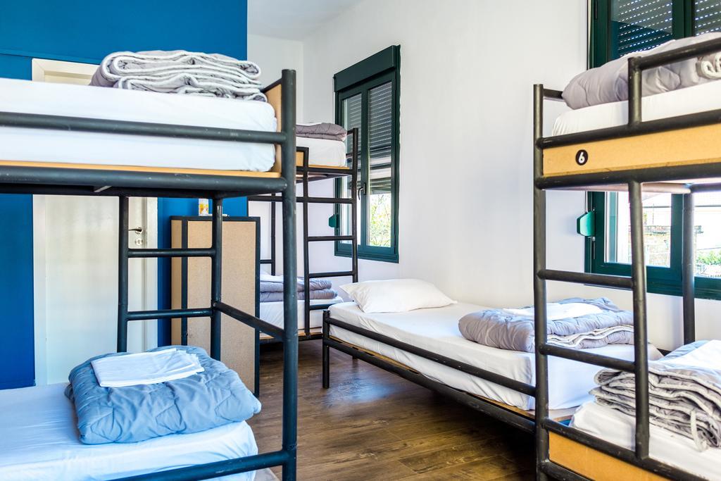 Destil Hostel Tiranë Ngoại thất bức ảnh
