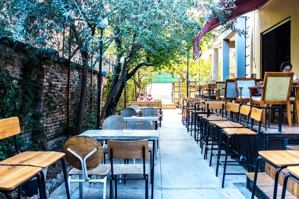 Destil Hostel Tiranë Ngoại thất bức ảnh