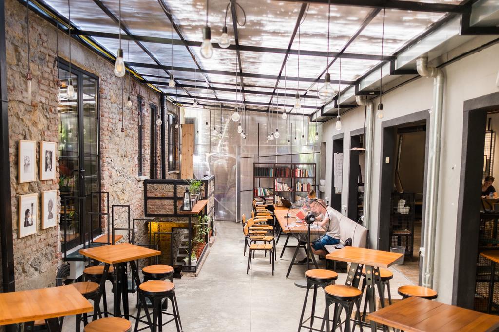 Destil Hostel Tiranë Ngoại thất bức ảnh