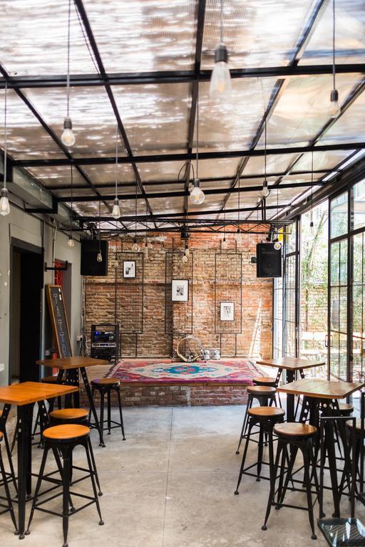 Destil Hostel Tiranë Ngoại thất bức ảnh
