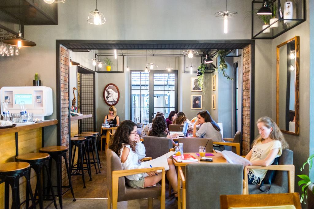 Destil Hostel Tiranë Ngoại thất bức ảnh
