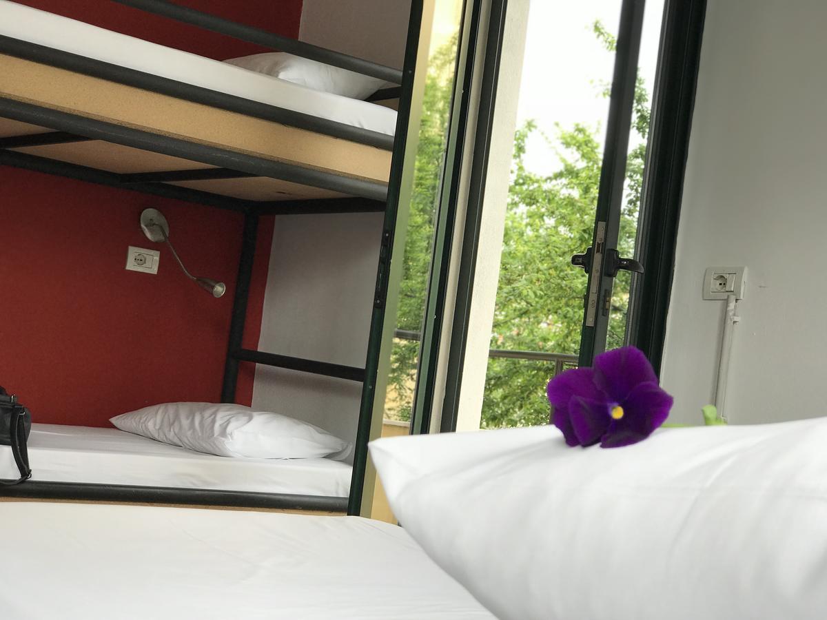 Destil Hostel Tiranë Ngoại thất bức ảnh