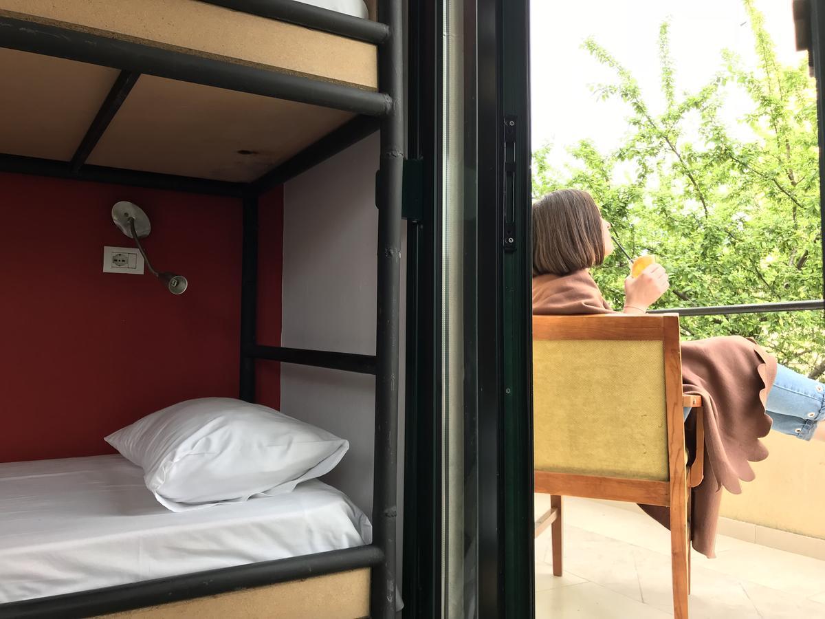 Destil Hostel Tiranë Ngoại thất bức ảnh